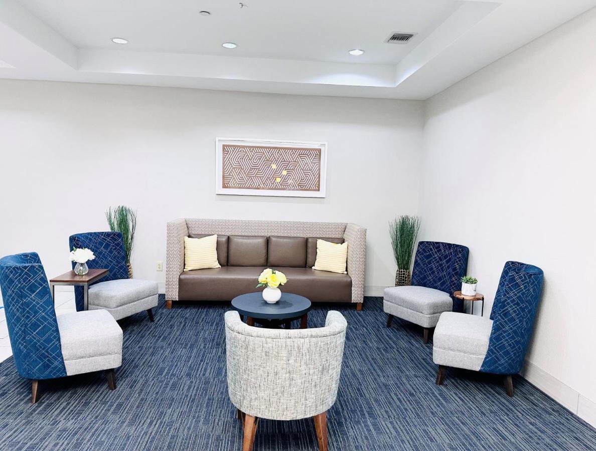 Holiday Inn Express & Suites Houston East - Baytown, An Ihg Hotel Экстерьер фото
