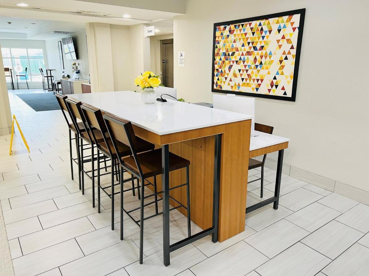 Holiday Inn Express & Suites Houston East - Baytown, An Ihg Hotel Экстерьер фото
