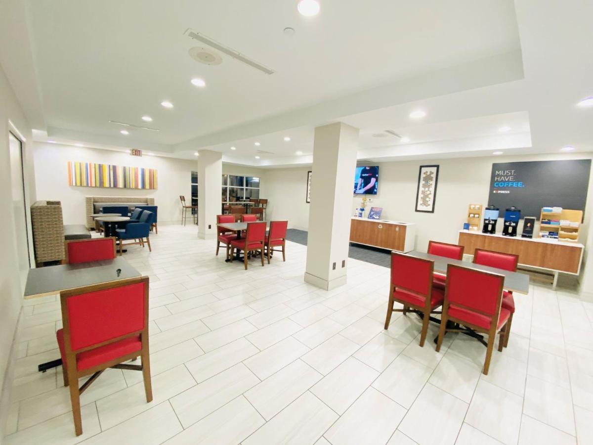 Holiday Inn Express & Suites Houston East - Baytown, An Ihg Hotel Экстерьер фото