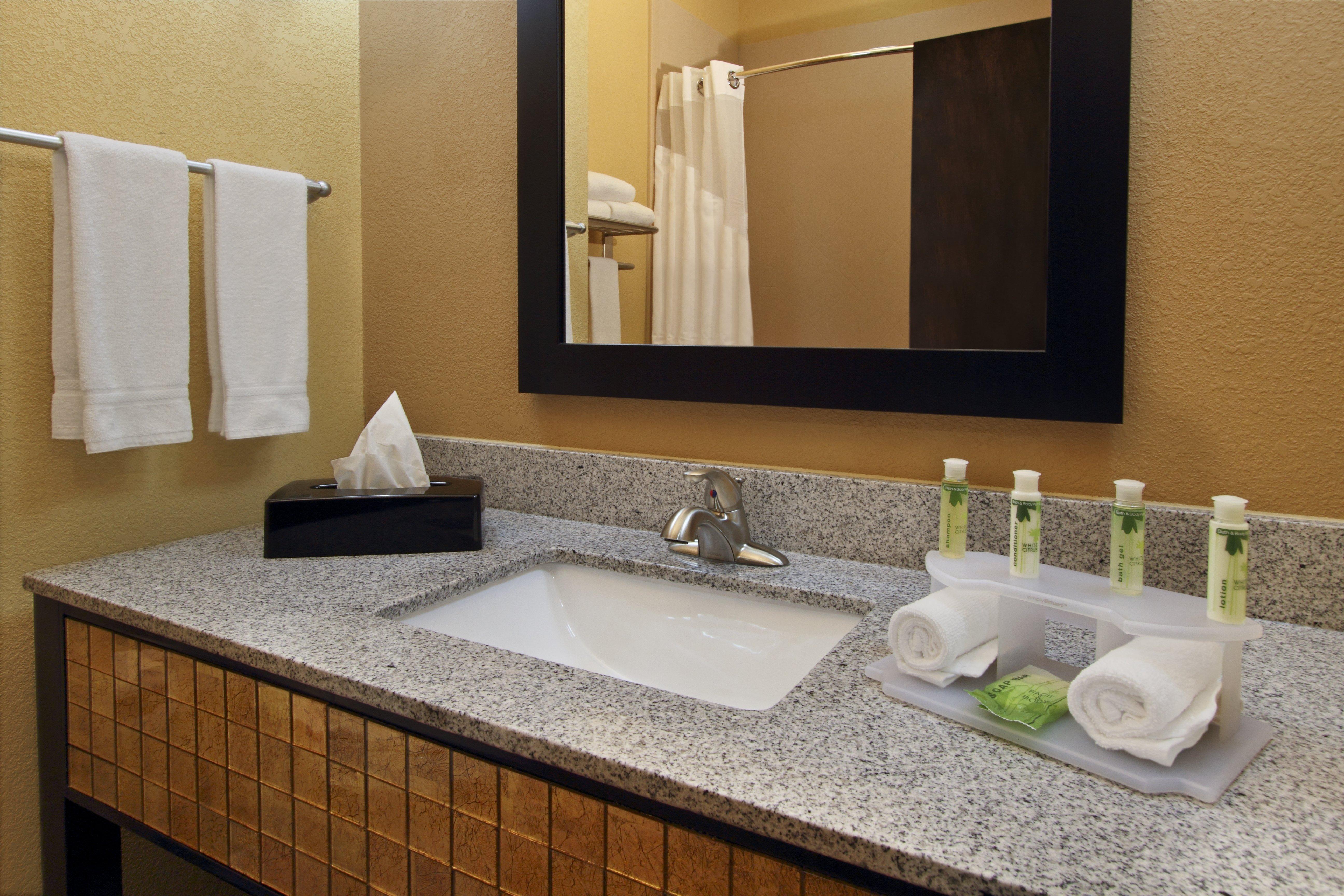 Holiday Inn Express & Suites Houston East - Baytown, An Ihg Hotel Экстерьер фото