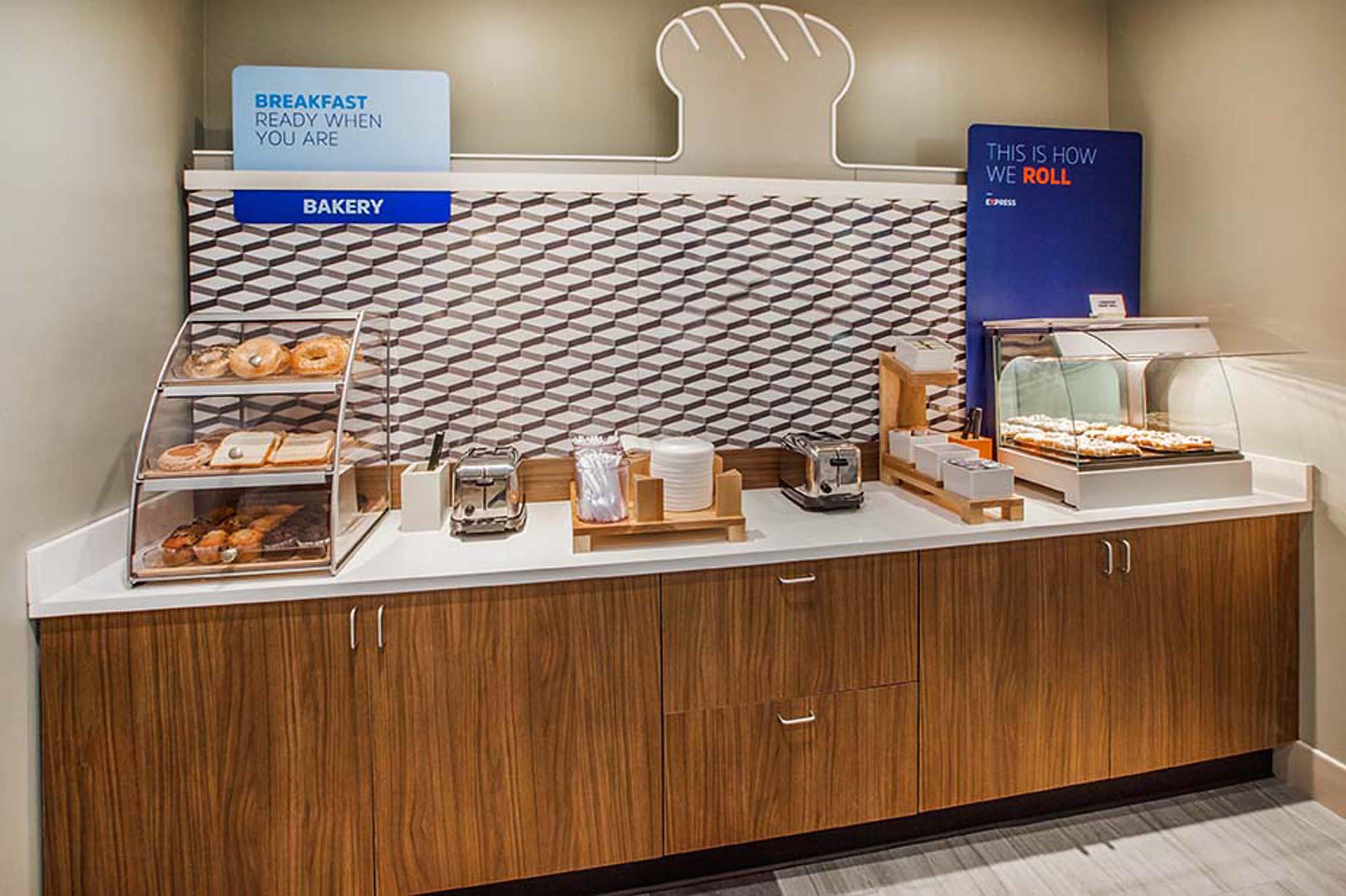Holiday Inn Express & Suites Houston East - Baytown, An Ihg Hotel Экстерьер фото